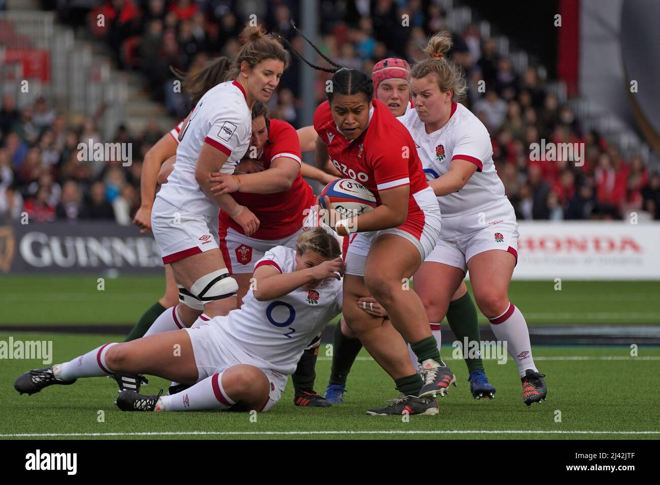 Sisilia Tuipulotu in Aktion für Wales Women gegen England, TikTok Women's Six Nations. Gloucester, Großbritannien, 9. April 2022. Kredit Penallta Photographics Stockfoto