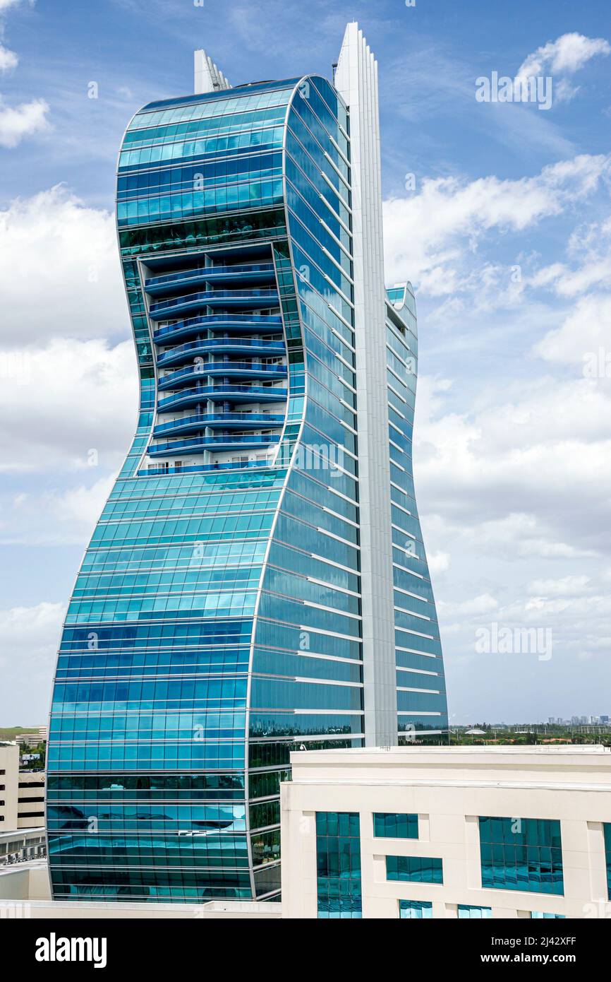 Hollywood Florida Seminole Hard Rock Hotel & Casino Tribal Tribal Reservation gigantischer gitarrenförmiger Turm mit Balkonen draußen Stockfoto