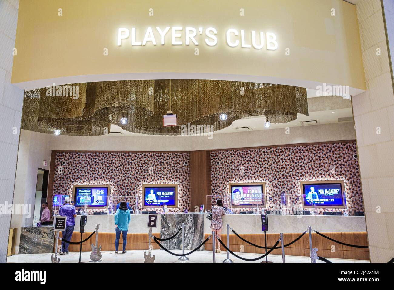 Stammesreservierung im Inneren des Players Club-Counters für Mitglieder des Hollywood Florida Seminole Hard Rock Hotel & Casino Tribe Tribal Stockfoto