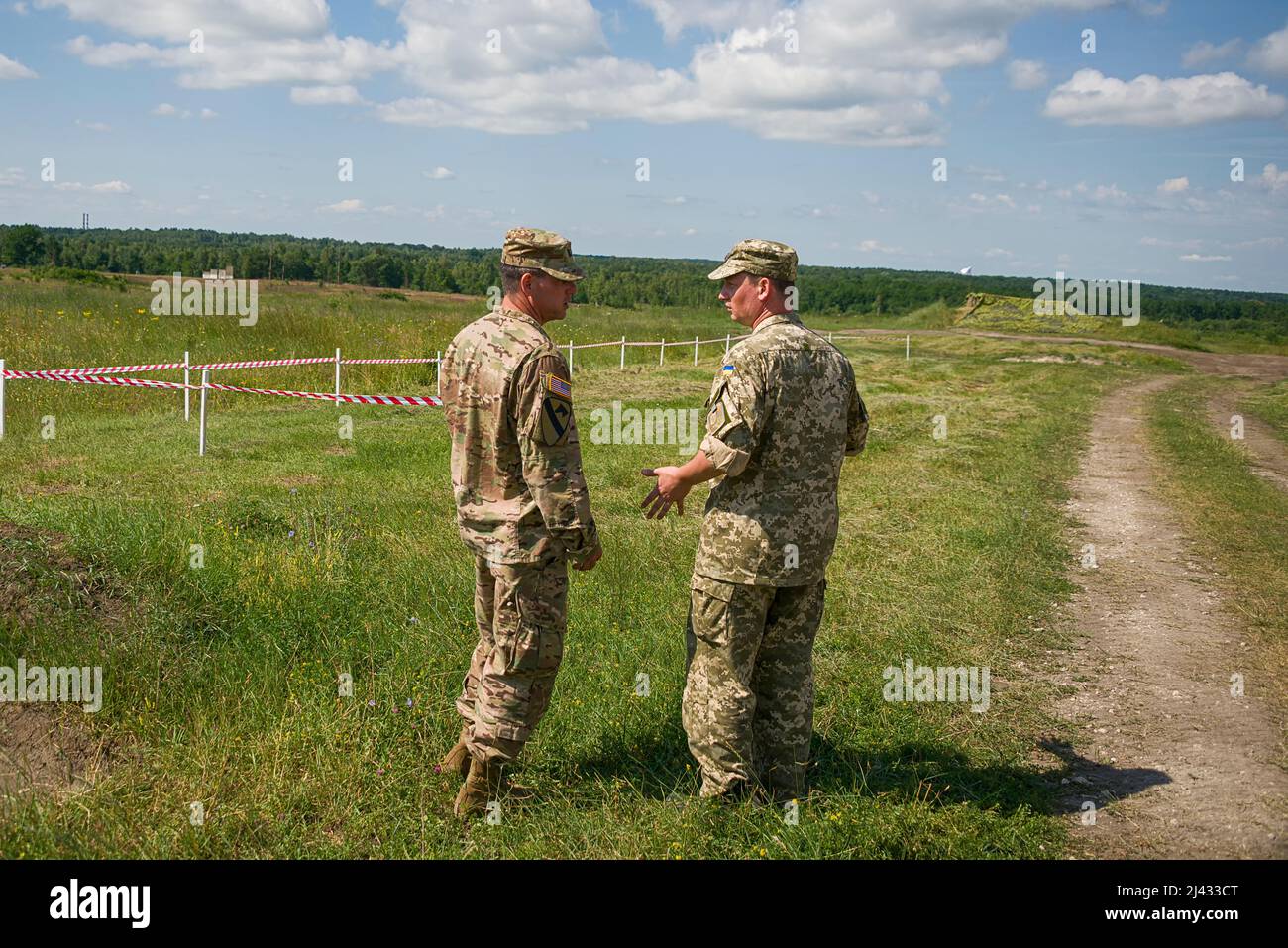 Lviv, Ukraine - 6. Juli 2016: Ukrainisch-amerikanische gemeinsame Militärübungen in der Nähe des Schnelldreizacks von Lviv 2016 Stockfoto