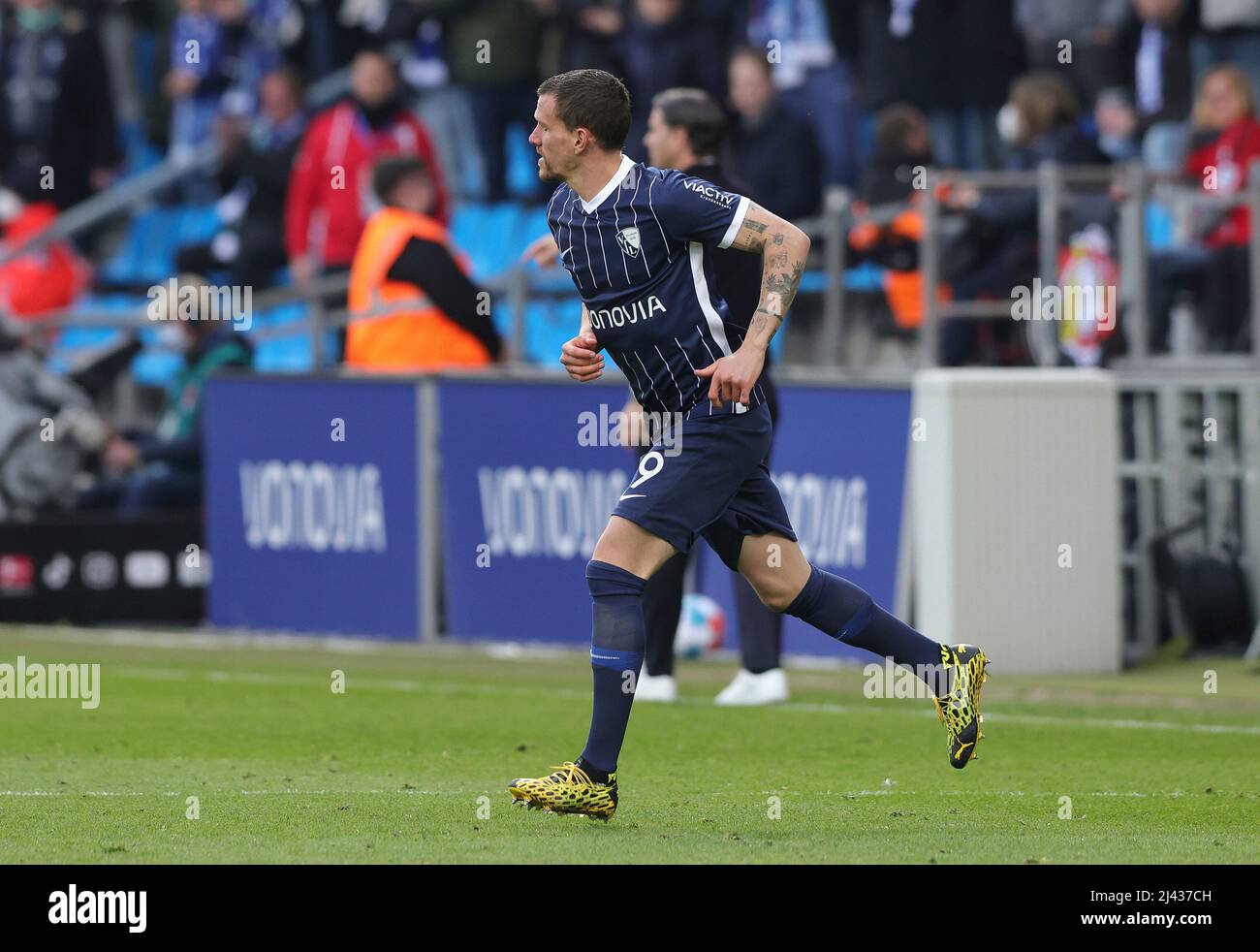 Bochum, Deutschland. 10. Apr, 2022. firo : 04/10/2022, Fuvuball, 1.Bundesliga, Saison 2021/2022, VfL Bochum - Bayer 04 Leverkusen 0: 0 Simon ZOLLER, Bochum Ersatzkredit: dpa/Alamy Live News Stockfoto