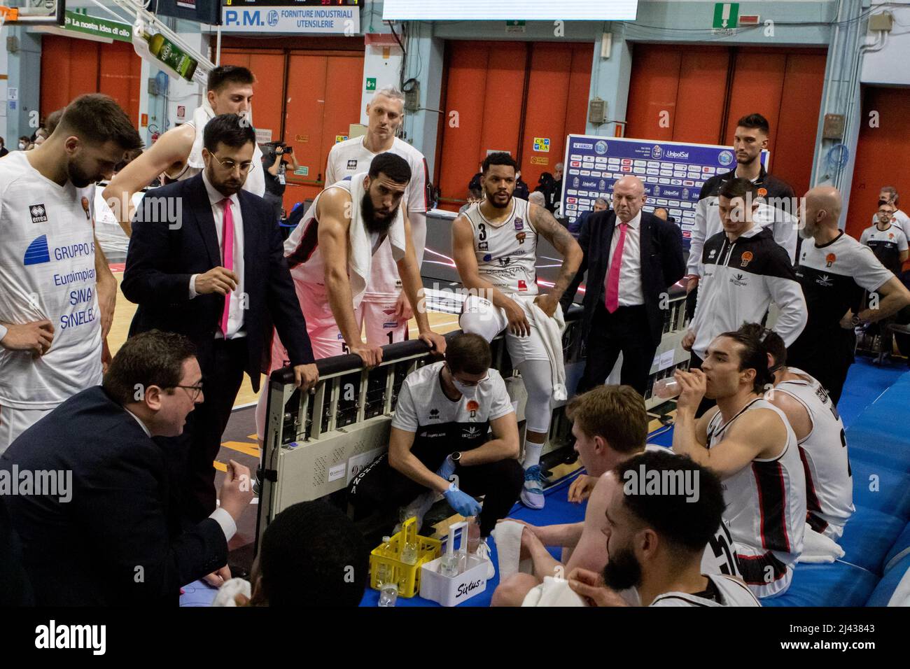 PalaRadi, Cremona, Italien, 10. April 2022, Bertram Yachts Tortona während Vanoli Basket Cremona vs Bertram Derthona Tortona - Italienischer Basketball A Ser Stockfoto