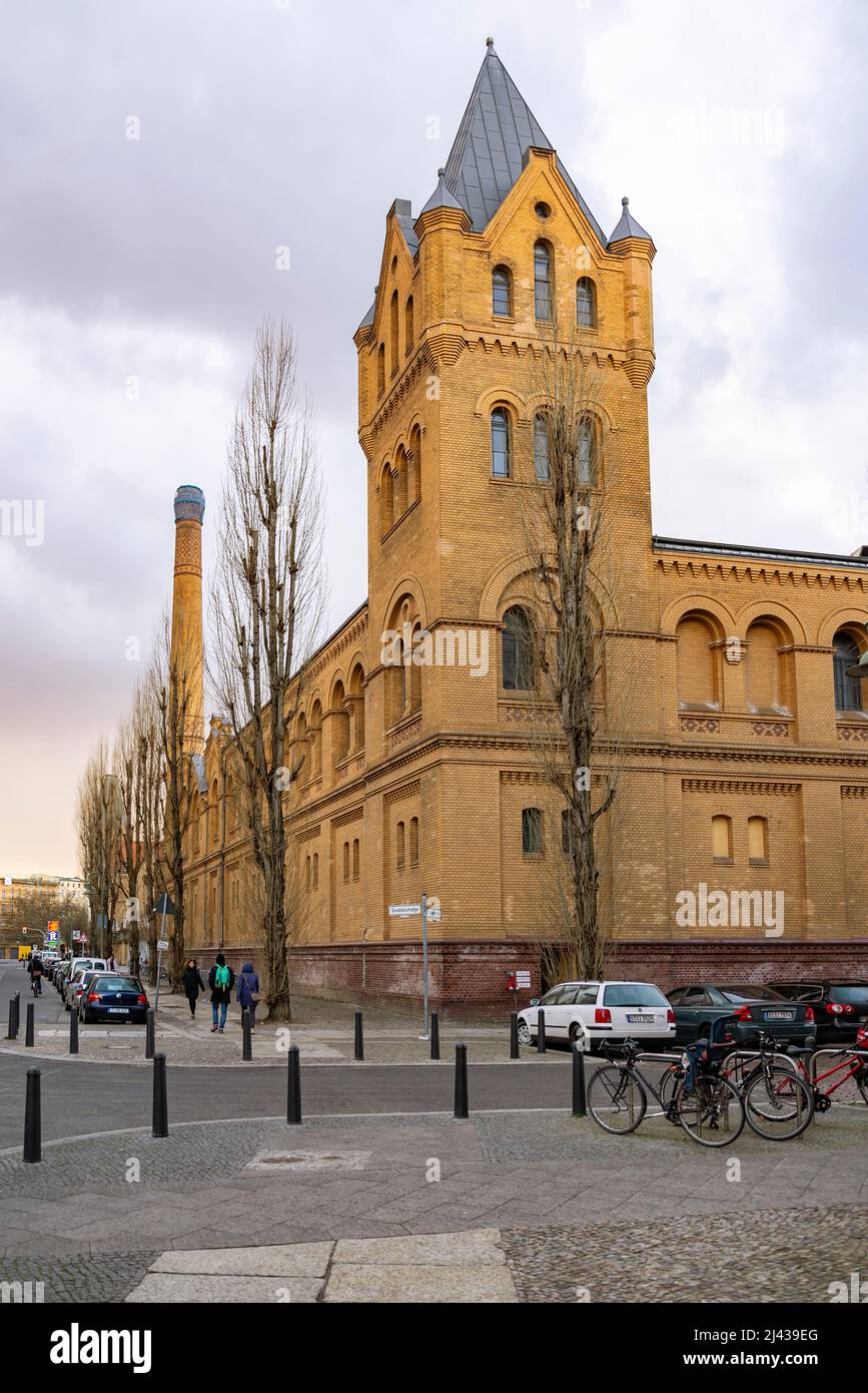 Berlin, Deutschland - 1. April 2015: Die Berliner Kulturbrauerei ist ein riesiger Gebäudekomplex auf dem Gelände einer ehemaligen Brauerei, der Schultheiss-Brauerei. Heute Stockfoto