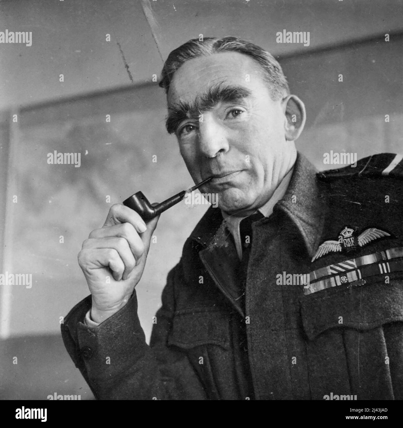Air Vice Marshal Elmhirst - Air Vice Marshal T.W. Elmhirst C.B.E., A.C.F., Air Officer Verwaltung der 2. Tactical Air Force der R.A.F. 01. November 1944. (Foto von British Official Photograph). Stockfoto