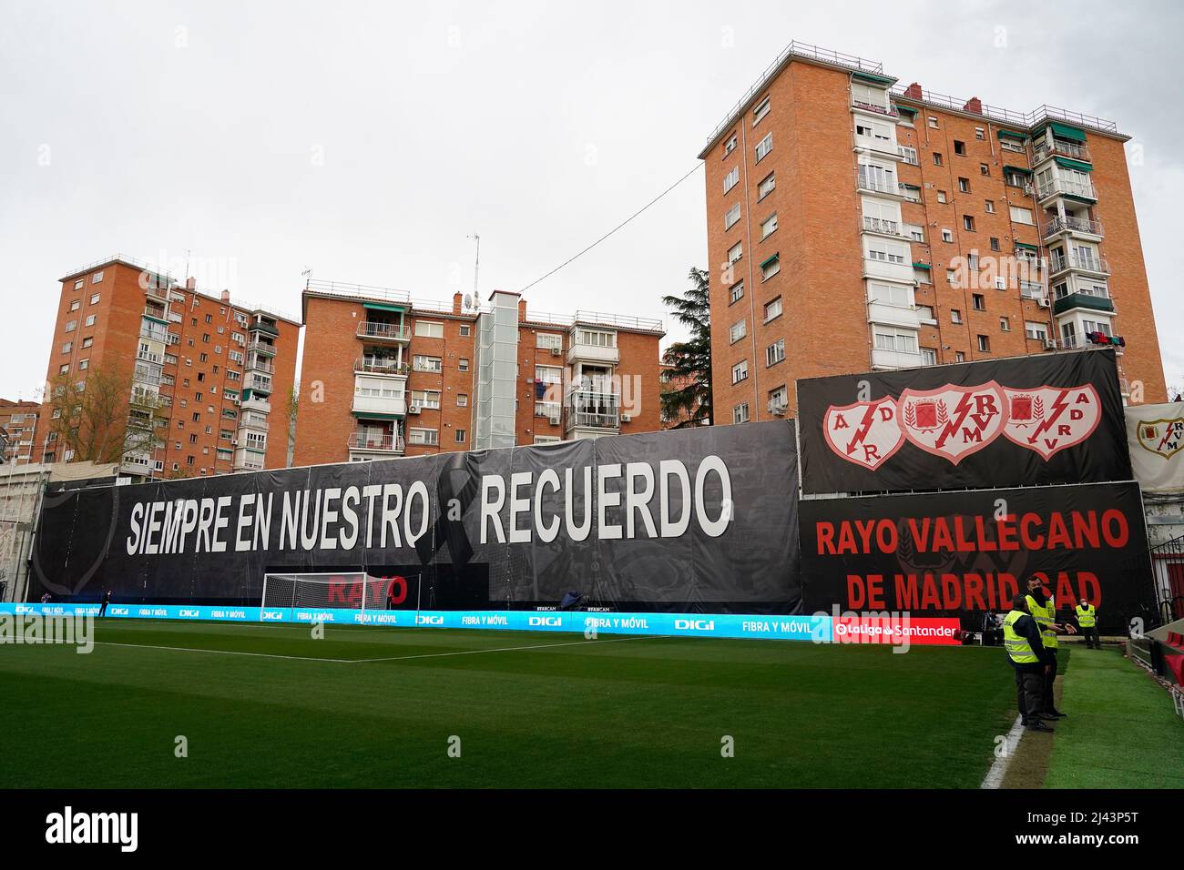 Madrid, Spanien. 11. April 2022. Rayo Vallecano während des La Liga-Spiels zwischen Rayo Vallecano und Valencia CF, das am 11. April 2022 im Stadion Vallecas in Madrid, Spanien, gespielt wurde. (Foto von Colas Buera/PRESSINPHOTO) Credit: PRESSINPHOTO SPORTS AGENCY/Alamy Live News Stockfoto