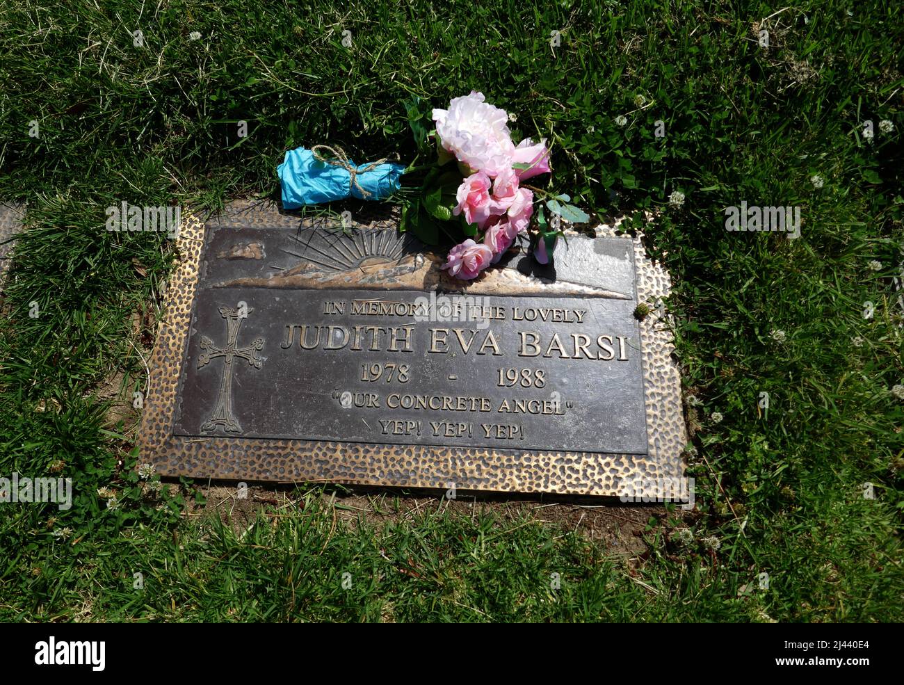 Los Angeles, California, USA 10.. April 2022 das Grab der Schauspielerin Judith Barsi am 10. April 2022 im Forest Lawn Memorial Park Hollywood Hills in Los Angeles, Kalifornien, USA. Foto von Barry King/Alamy Stockfoto Stockfoto