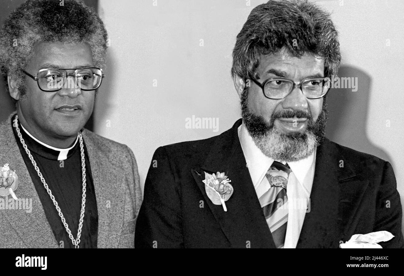 Rev. James Lawson und Mark Lane im Brushy Mtn. Strafanstalt, in dem James Earl Ray festgehalten wurde. Sie glaubten, dass James Earl Ray bei der Attentat auf Martin Luther King nicht allein handelte. Knoxville, TN, 1978. Okt Stockfoto