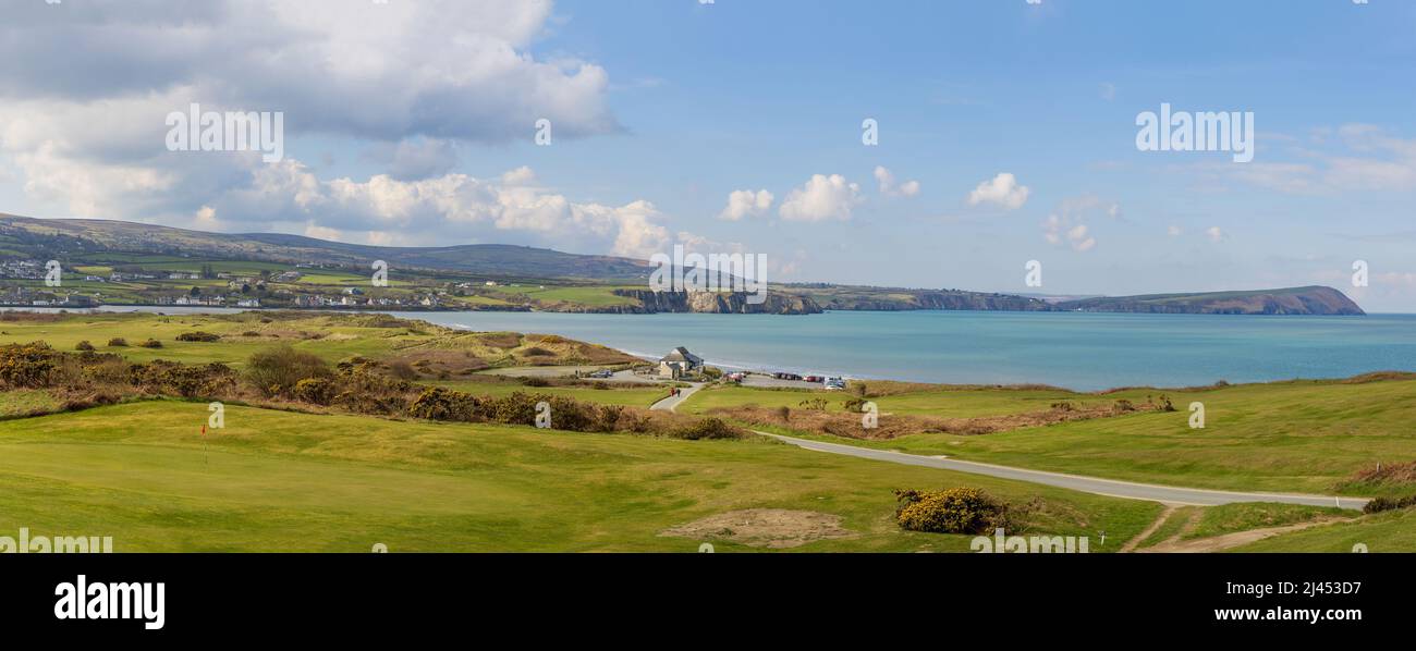 Blick auf Newport Sands Beach vom Golfclub. Newport, Pembrokeshire, Wales. VEREINIGTES KÖNIGREICH Stockfoto