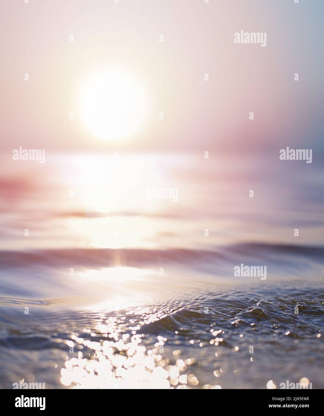 Abstrakter Sommerurlaub Hintergrund. Bokeh Sonnenuntergang Licht auf Sommer Meer Strand Stockfoto