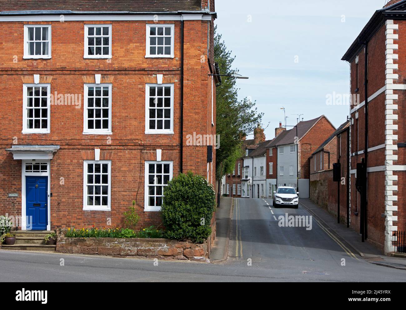Auto an der Ampel in Kenilworth, Warwickshire, England Stockfoto
