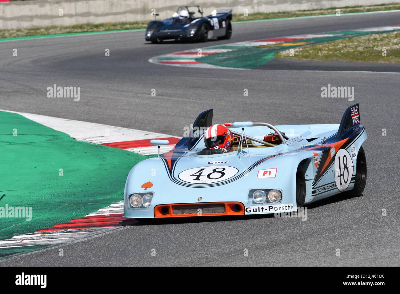 Scarperia, 3. April 2022: Porsche 908-03 Jahr 1970 ex B. Redman - J. Siffert im Einsatz während des Mugello Classic 2022 auf dem Kurs Mugello in Italien. Stockfoto