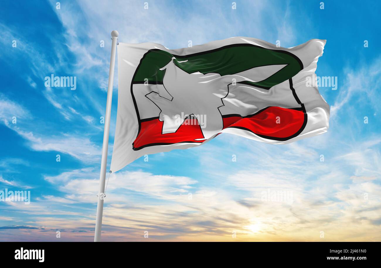 Flagge der mexikanischen Luftwaffe, Mexiko bei bewölktem Himmel bei Sonnenuntergang, Panoramablick. Mexikanisches Reise- und Patriot-Konzept. Platz zum Kopieren für breites Banner. Stockfoto