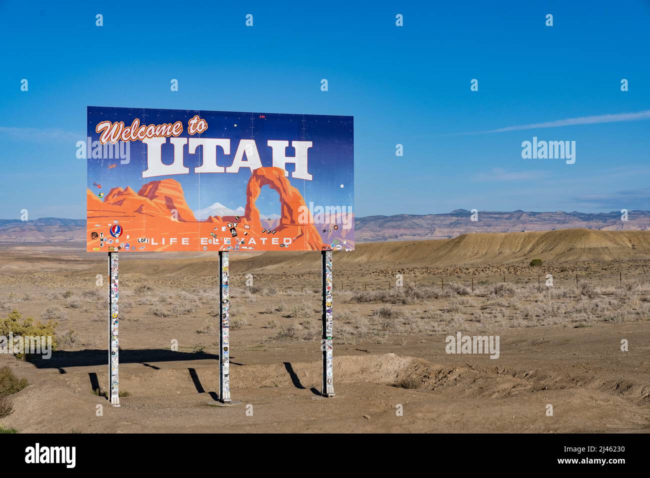 Westwater, UT - 7. Oktober 2021: Willkommen in Utah, Schild entlang der Interstate 70 an der Utah State Border Stockfoto