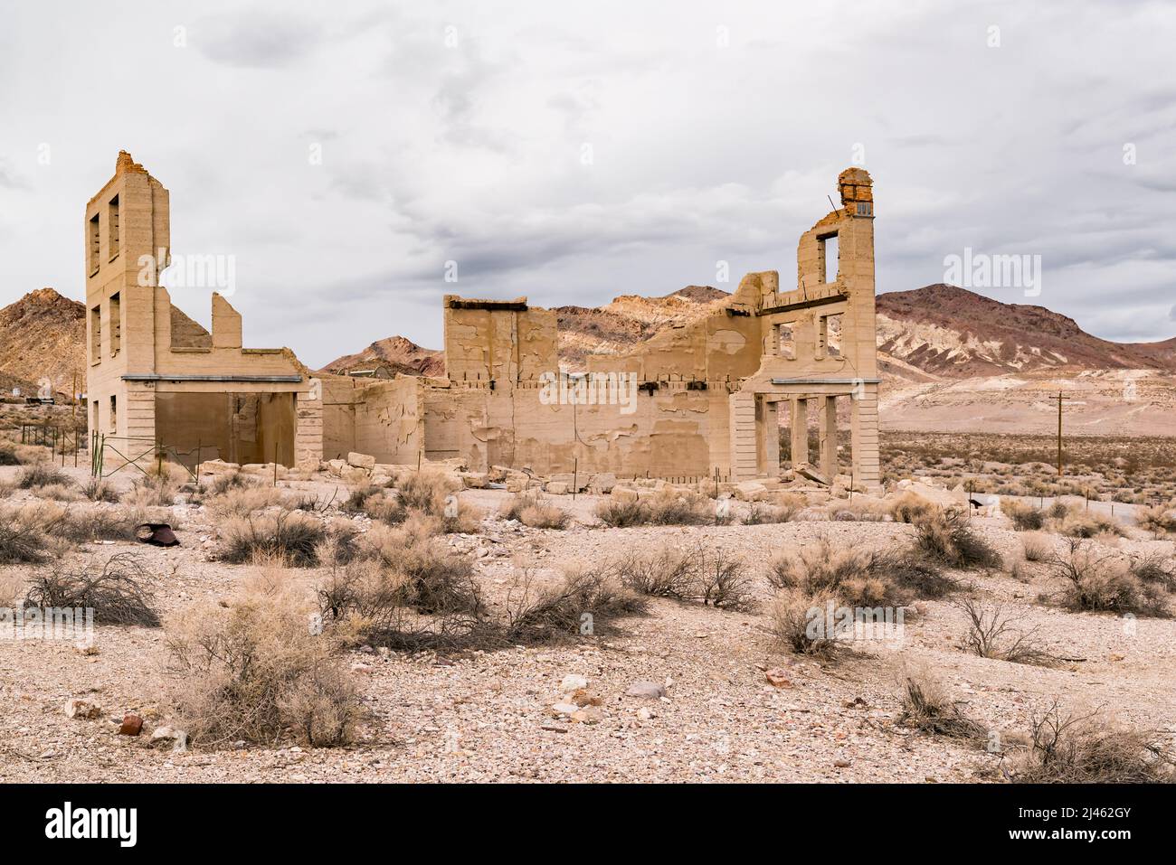 Geisterstadt Ruinen von verlassenen Gebäuden in der alten Boom-Stadt Rhyolite, Nevada Stockfoto