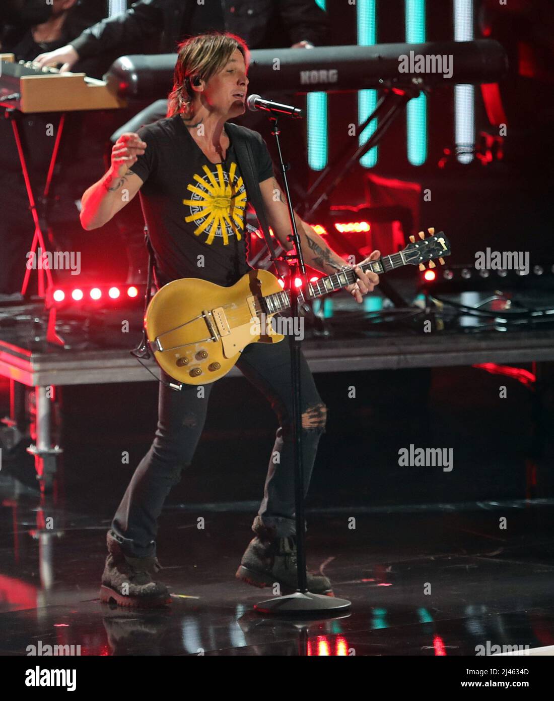 Keith Urban auf der Bühne für die CMT (Country Music Television) Music Awards 2022 - Show, Nashville Municipal Auditorium, Nashville, TN, 11. April 2022. Foto: MORA/Everett Collection Stockfoto