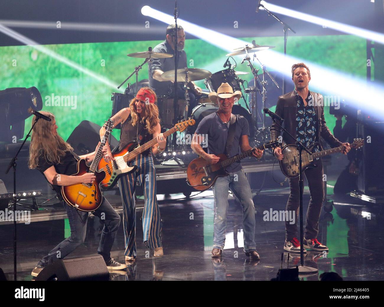Kenny Chessney auf der Bühne für die CMT (Country Music Television) Music Awards - Show 2022, Nashville Municipal Auditorium, Nashville, TN, 11. April 2022. Foto: MORA/Everett Collection Stockfoto