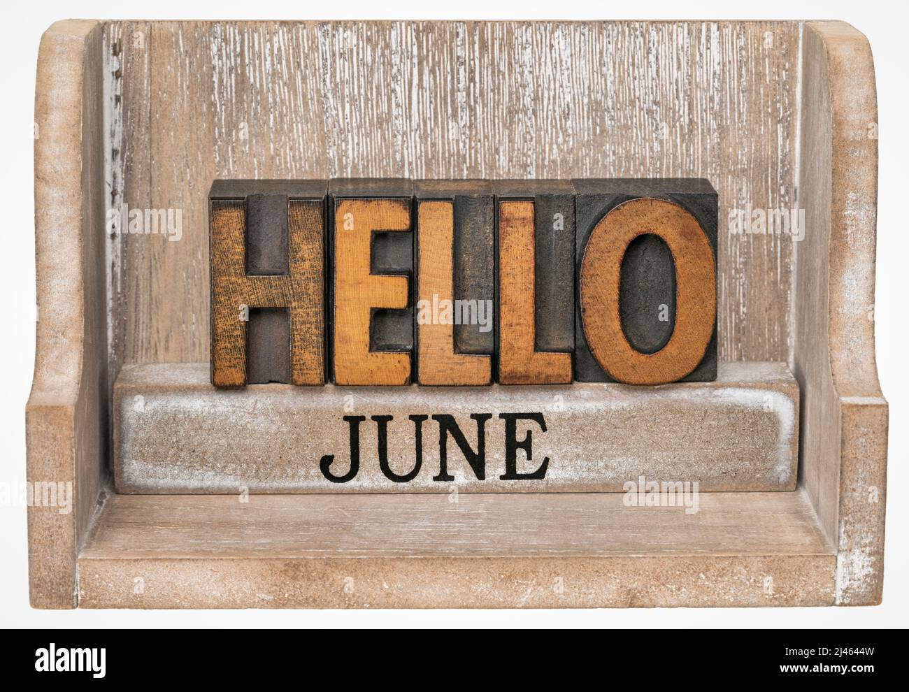 Hallo Juni im Vintage-Buchdruck Holzart innen Grunge Holzkiste, Kalenderkonzept Stockfoto