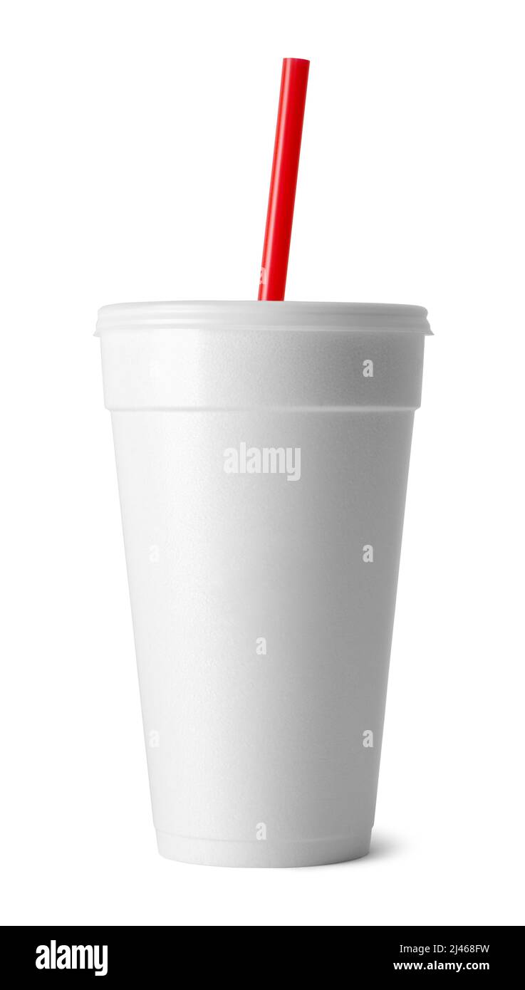 Soda-Becher mit Strohhalm auf Weiß geschnitten. Stockfoto