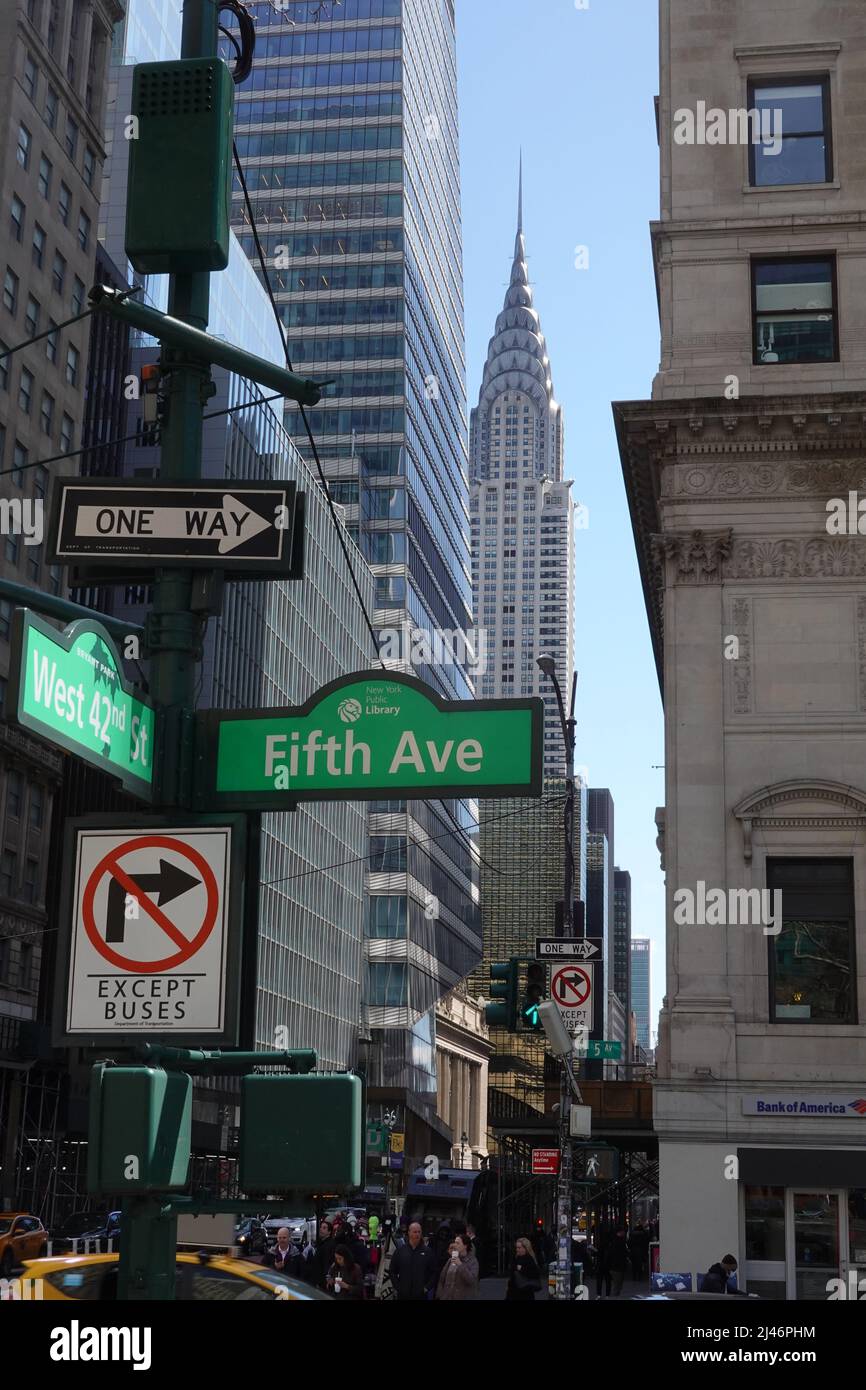 Chrysler Building und Fifth Avenue, Manhattan, New York, USA Stockfoto