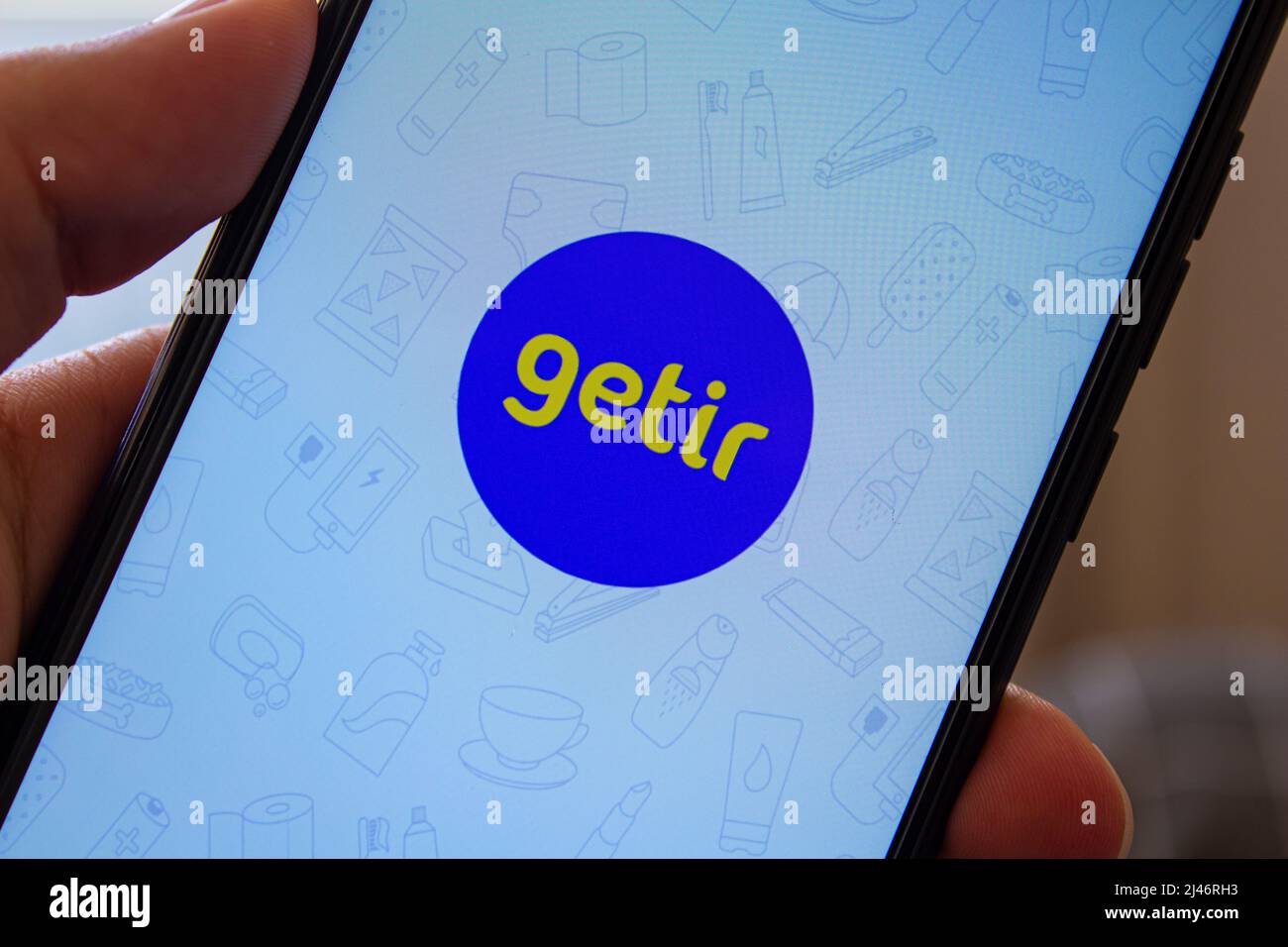 Logo der mobilen Getir-Anwendung auf dem Smartphone-Bildschirm. Beliebte Online-Bestellungs-App Getir. Afyonkarahisar, Türkei - 10. April 2022. Stockfoto