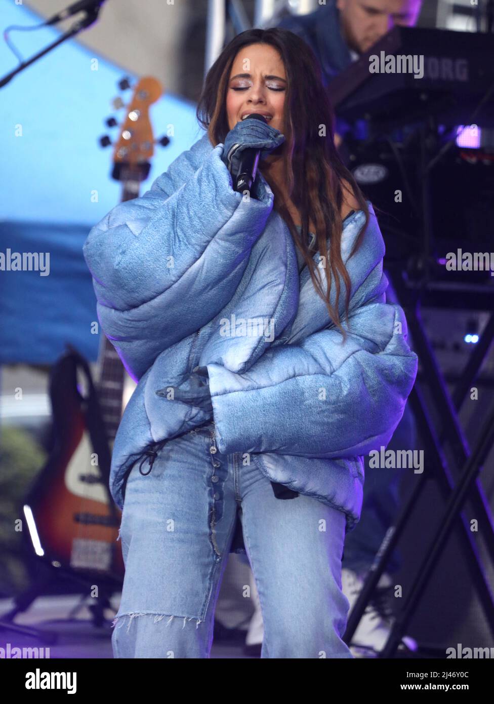 12. April 2022, New York, New York, USA: Sängerin CAMILA CABELLO führt ...