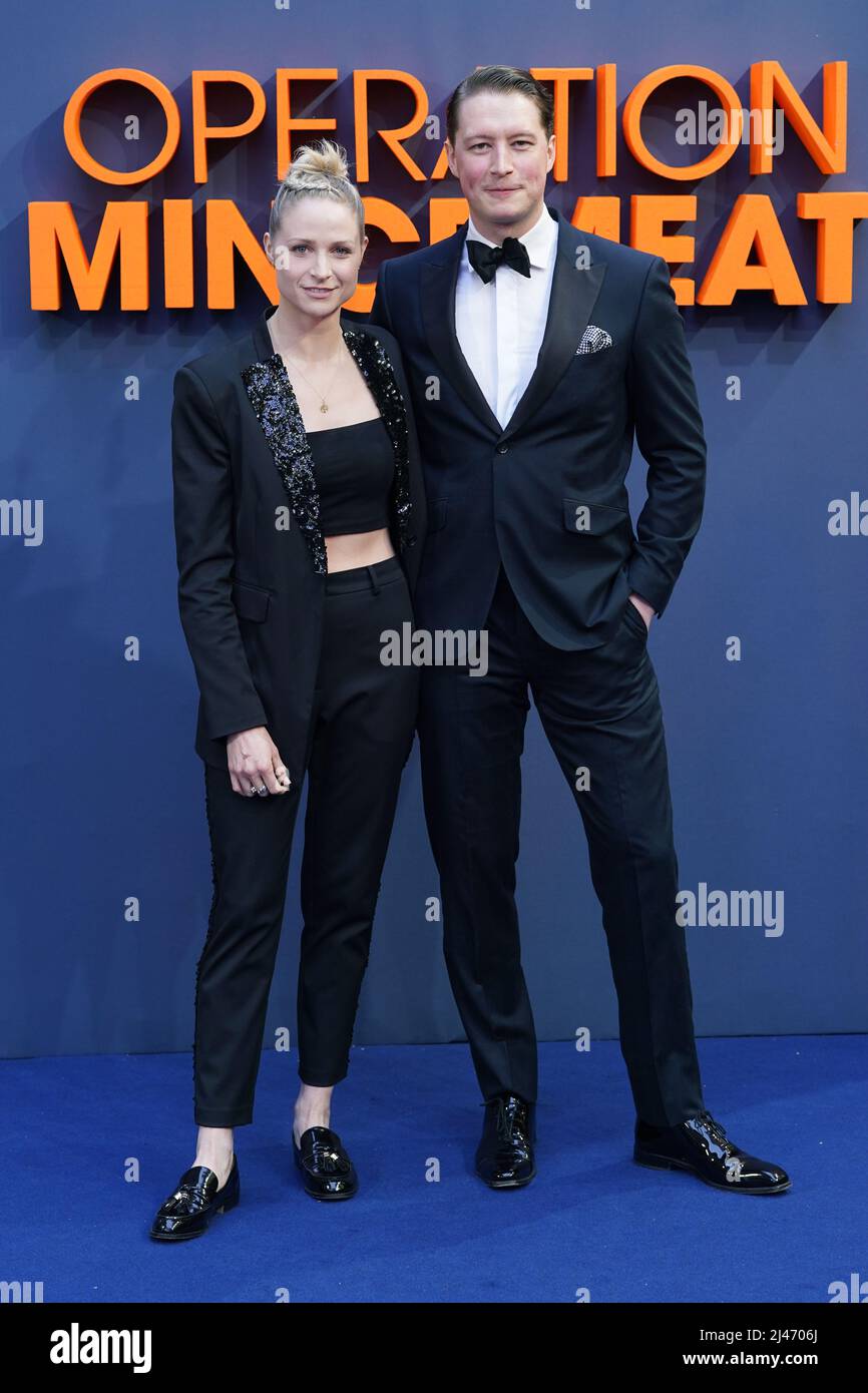 Niamh Algar und Lorne MacFadyen (rechts) kommen zur britischen Premiere der Operation Hackeat im Curzon Mayfair Kino im Zentrum von London. Bilddatum: Dienstag, 12. April 2022. Stockfoto