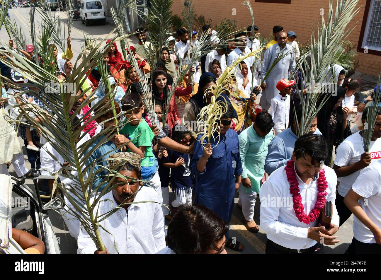 (4/10/2022) pakistanischkatholische christliche Pilger marschieren während der