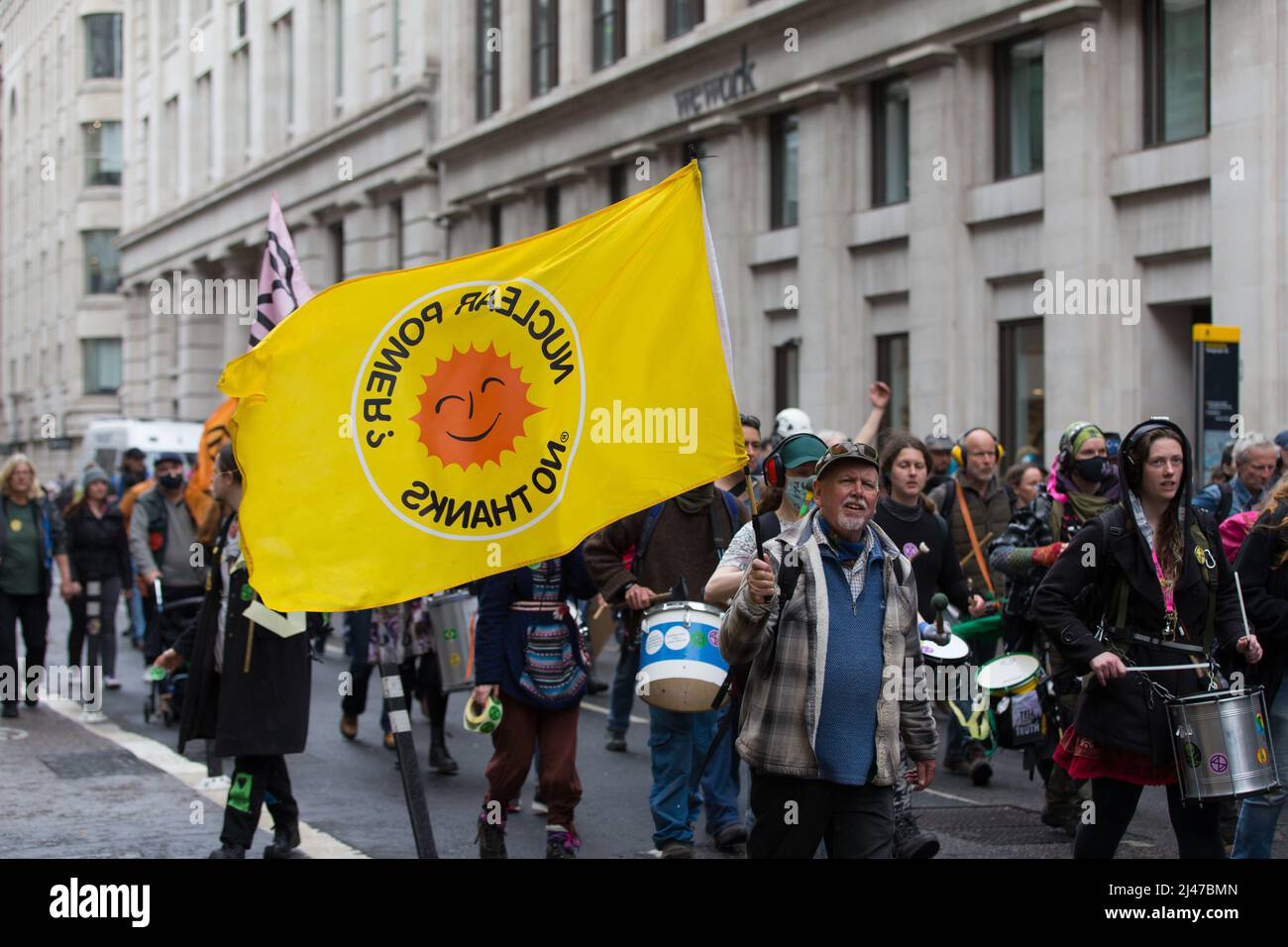 London Großbritannien 12 April XR Extinction Rebellion Bühne Protest blackrock London Stockfoto