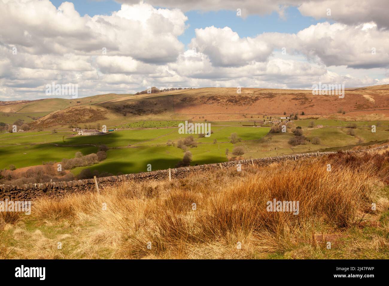 Ein Blick auf den Peak District von den Kakerlaken-Bergen in den Staffordshire Moorlands England Stockfoto