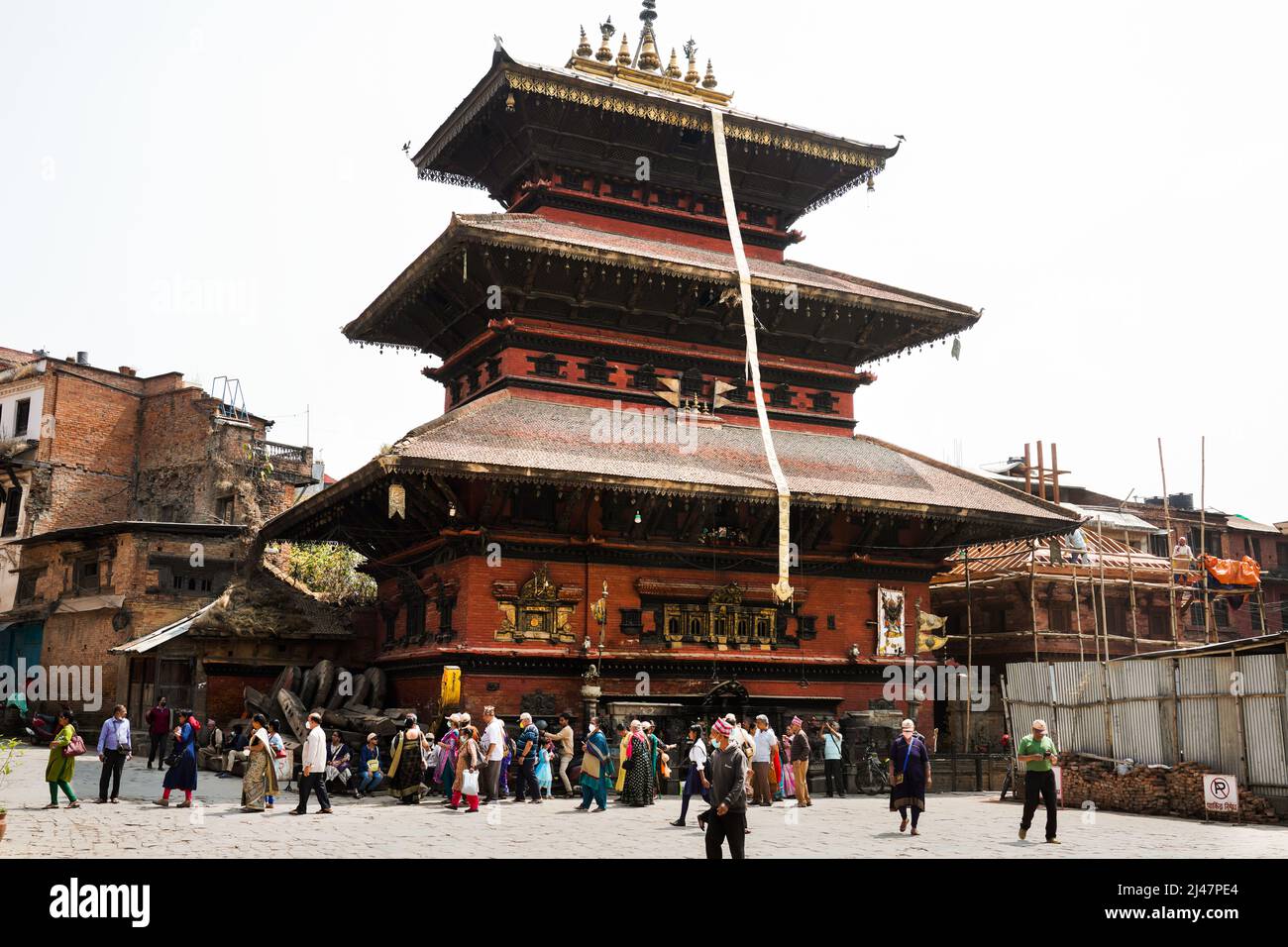 Tempel im Tempelbezirk Durbar Square, die durch das Erdbeben vom 25. April 2015 zerstört wurden, werden restauriert, Kathmandu, Nepal --- durch das Erdbeben am 25.4.2015 zerstörte Tempel im Tempelbezirk Durbar Square werden reatauriert, Kathmandu, Nepal Stockfoto