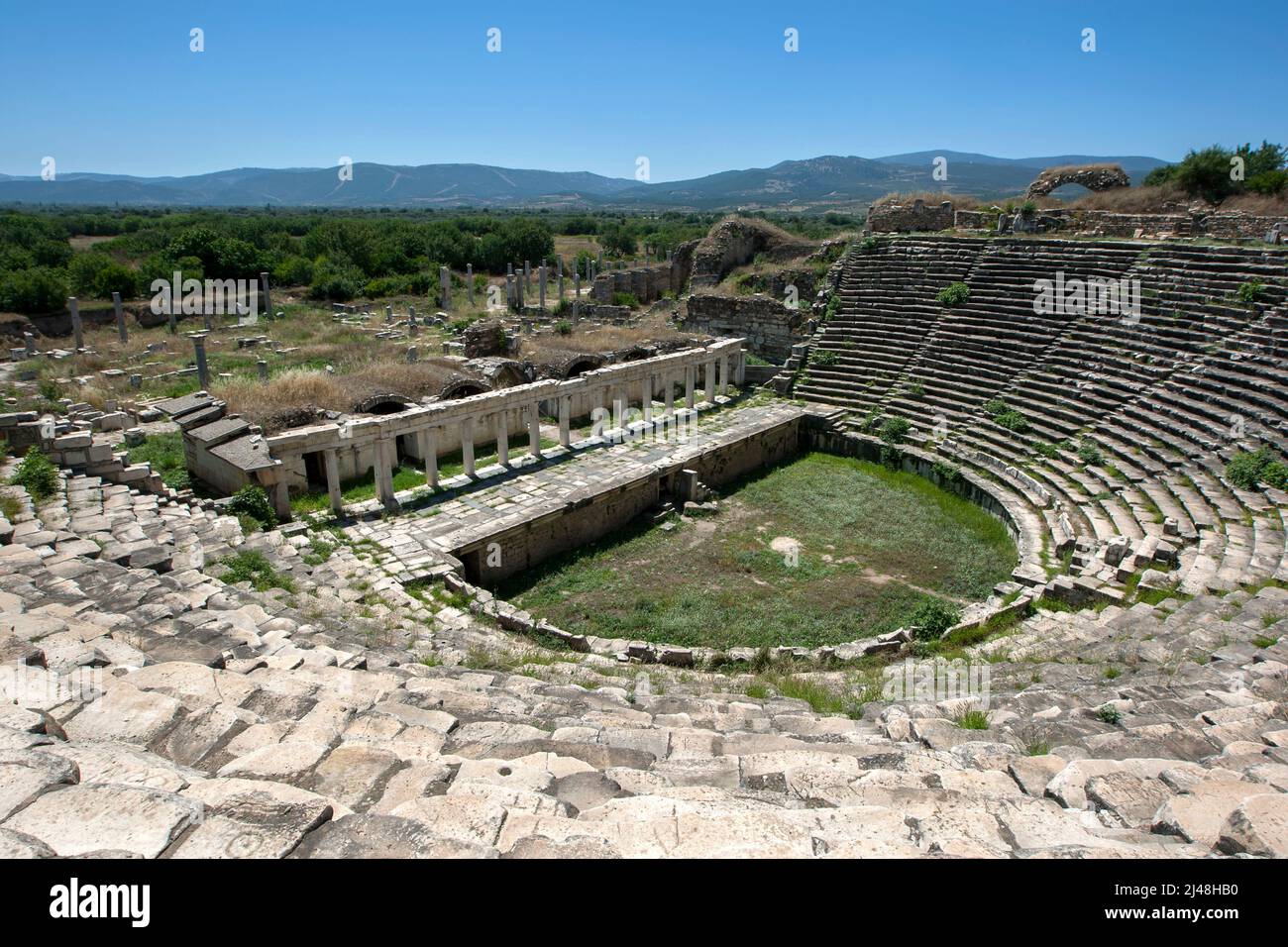Die Ruinen des antiken römischen Theaters in Aphrodisias in der Türkei. Aphrodisias wurde im frühen 2.. Jahrhundert v. Chr. als Stadtstaat gegründet. Stockfoto