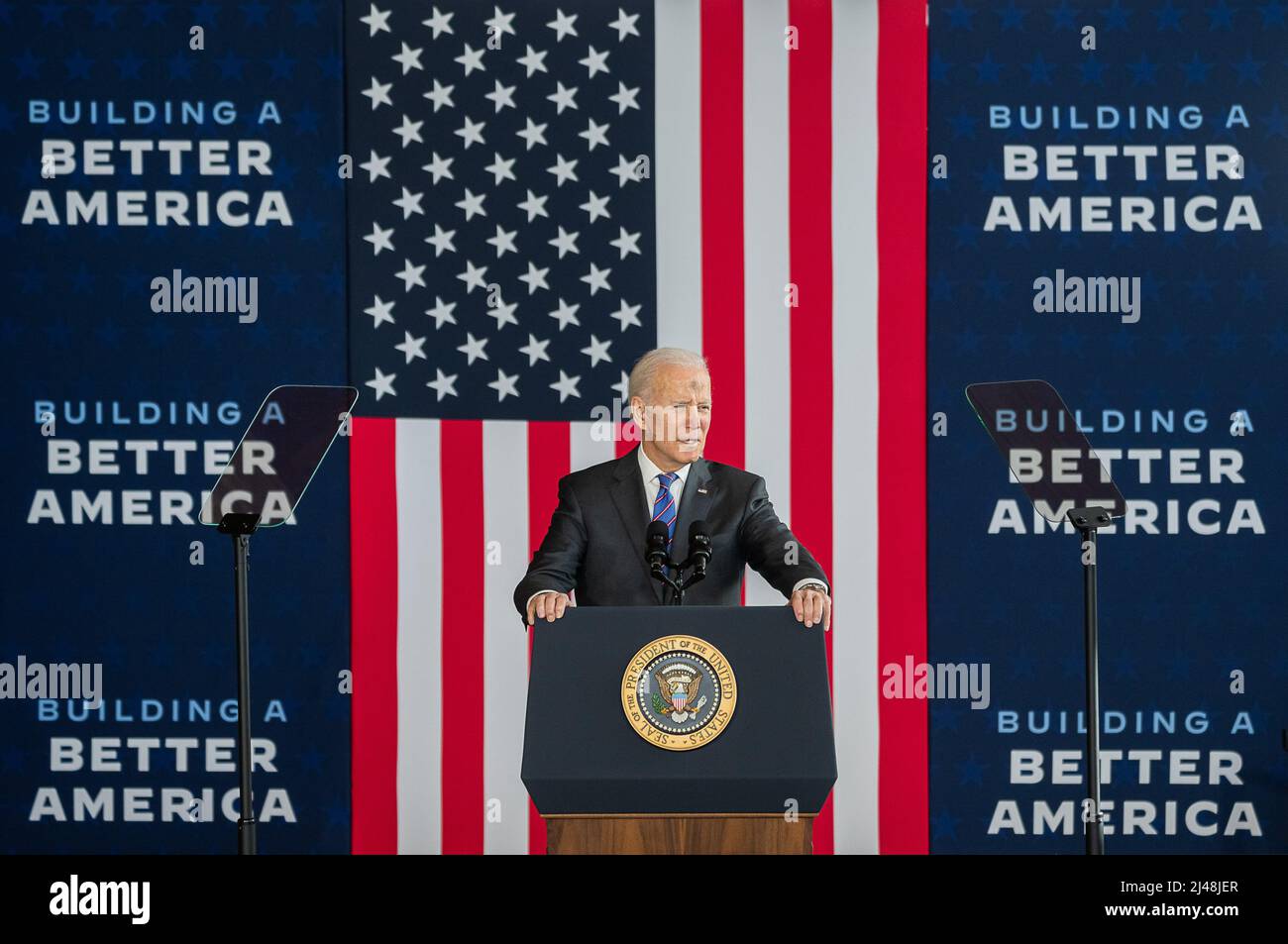 SUPERIOR, WISCONSIN, USA - 02. März 2022 - US-Präsident Joe Biden hält Bemerkungen zum Aufbau eines besseren Amerikas und dem überparteilichen Infrastrukturgesetz, Stockfoto