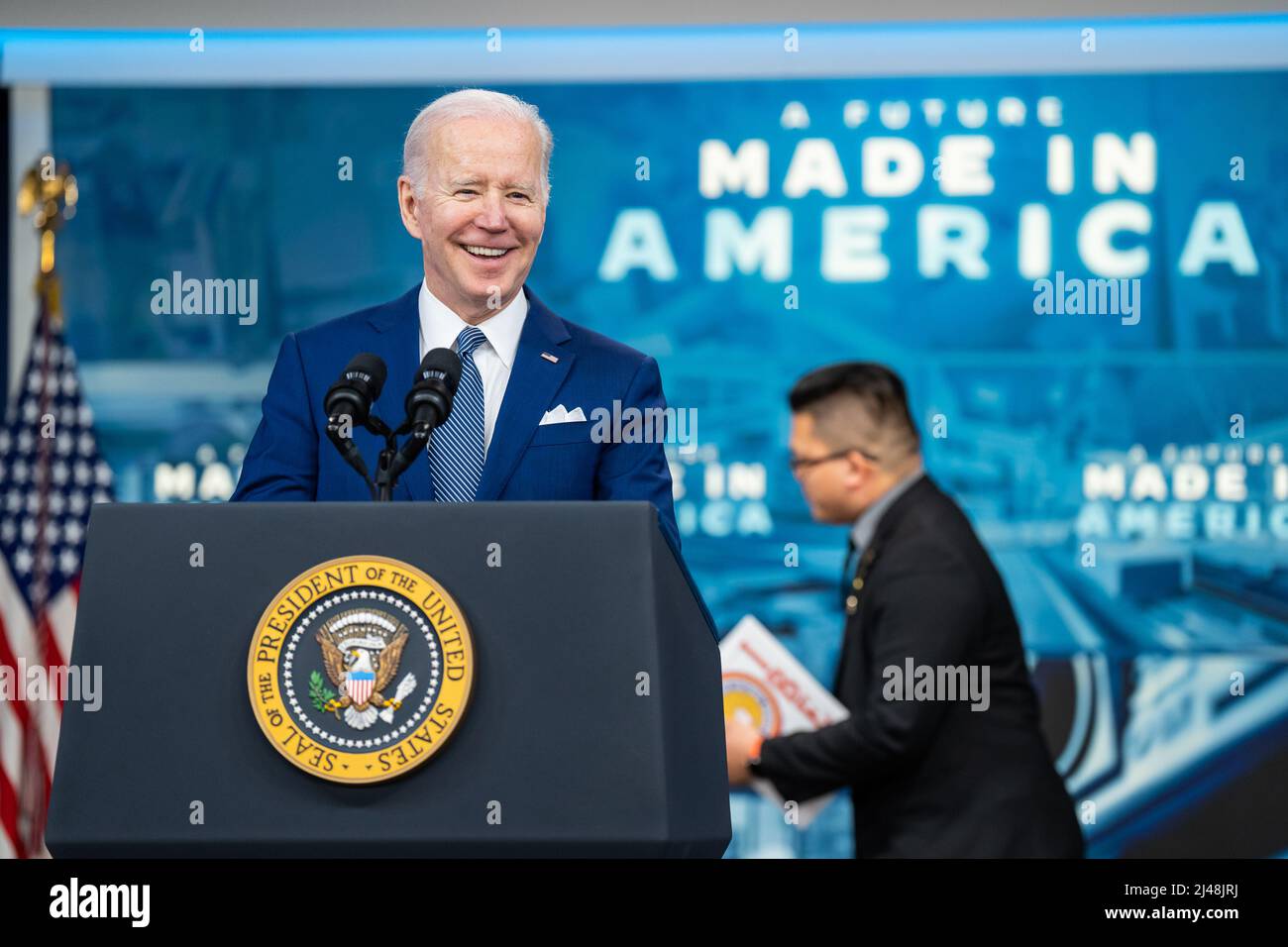 WASHINGTON DC, USA - 04. März 2022 - US-Präsident Joe Biden hält am Freitag bei einer Ankündigung mit Siemens über eine „Zukunft made in America“, Ma Stockfoto