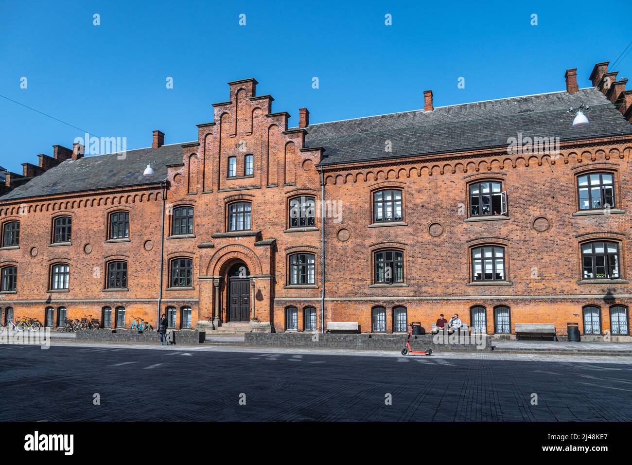 Die Fassade des Gråbrødre Klosters. Das Gebäude beherbergt eine unabhängige gemeinnützige Stiftung für ältere Menschen. Odense, Fyn, Dänemark, Europa Stockfoto