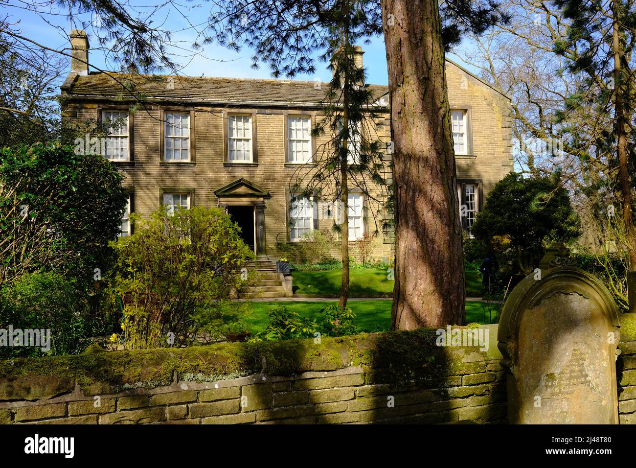 Haworth Parsonage, Bronte Museum, in Spring, West Yorkshire Stockfoto