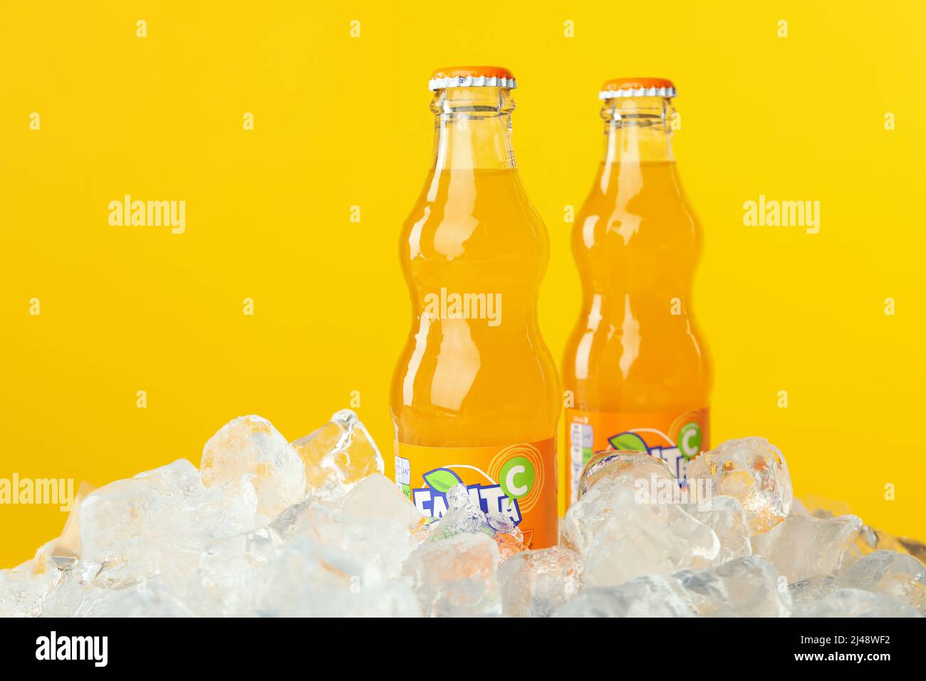 Fanta im glas -Fotos und -Bildmaterial in hoher Auflösung – Alamy