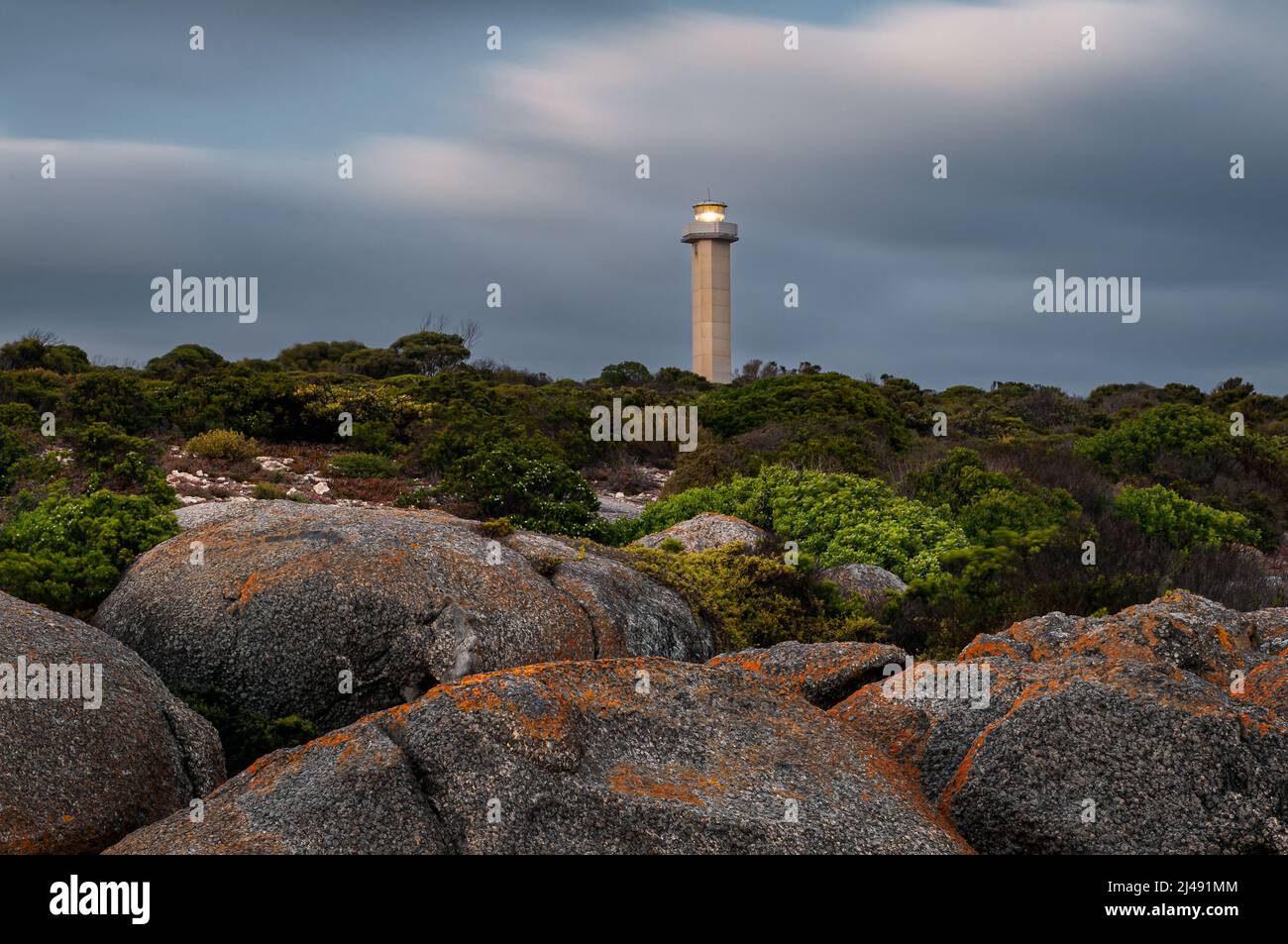 Entfernter Cape Donington Leuchtturm im Lincoln National Park. Stockfoto