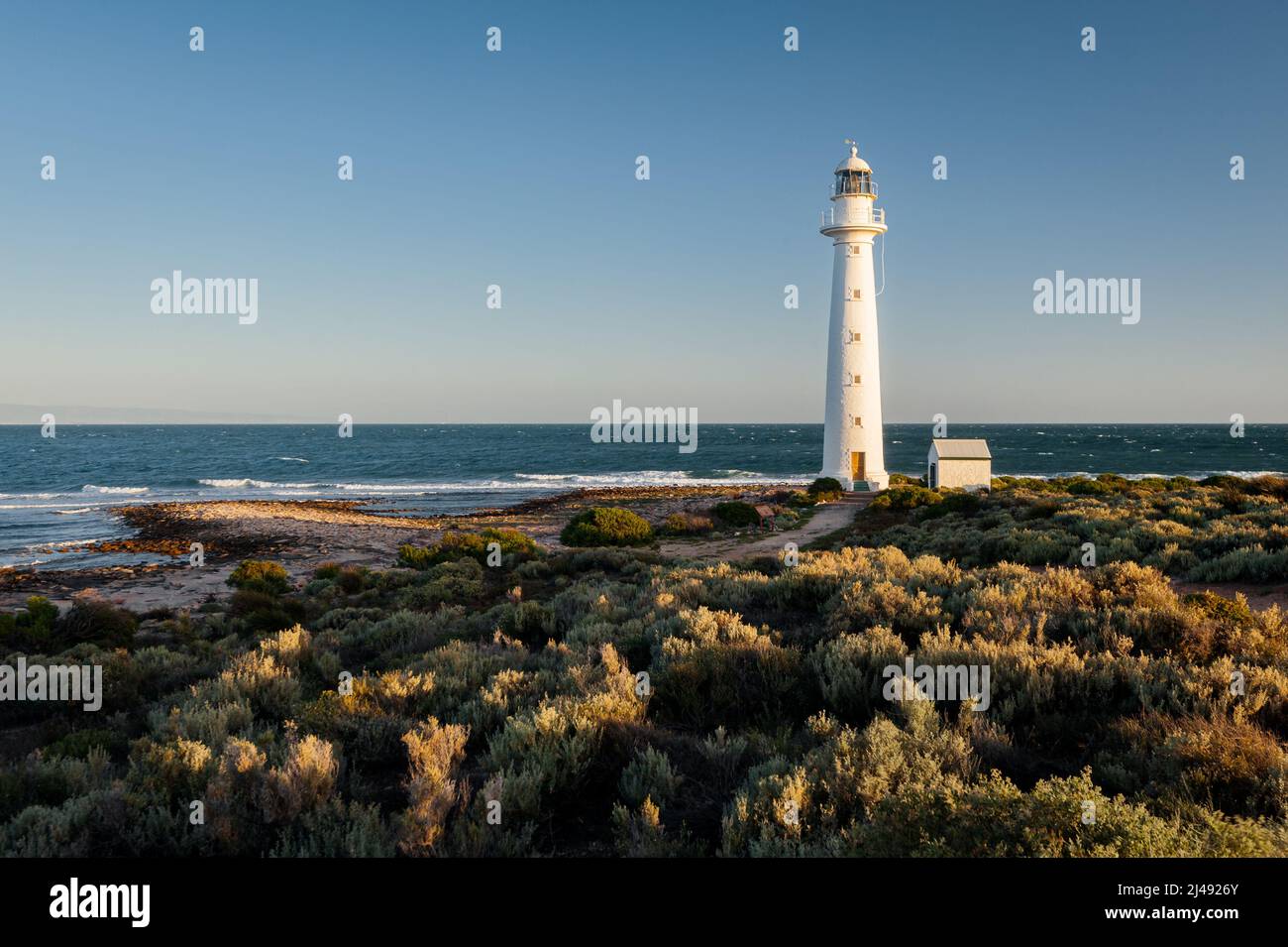 Remote Point Lowly Lighthouse auf der Eyre Peninsula. Stockfoto