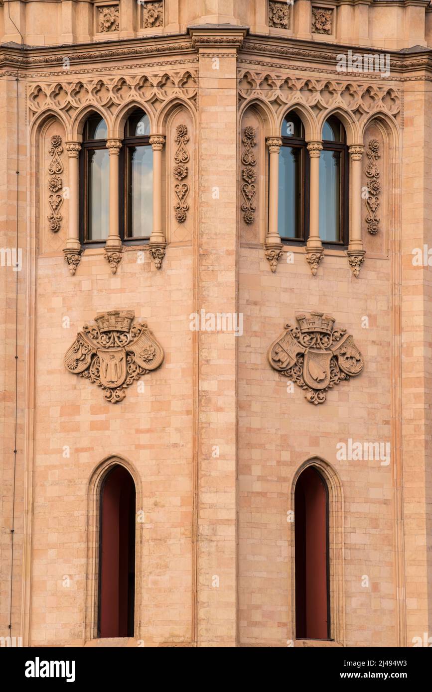 München, Deutschland - April 22,2022: Blick auf die Bauarchitektur der Bezirksregierung von Oberbayern. Stockfoto