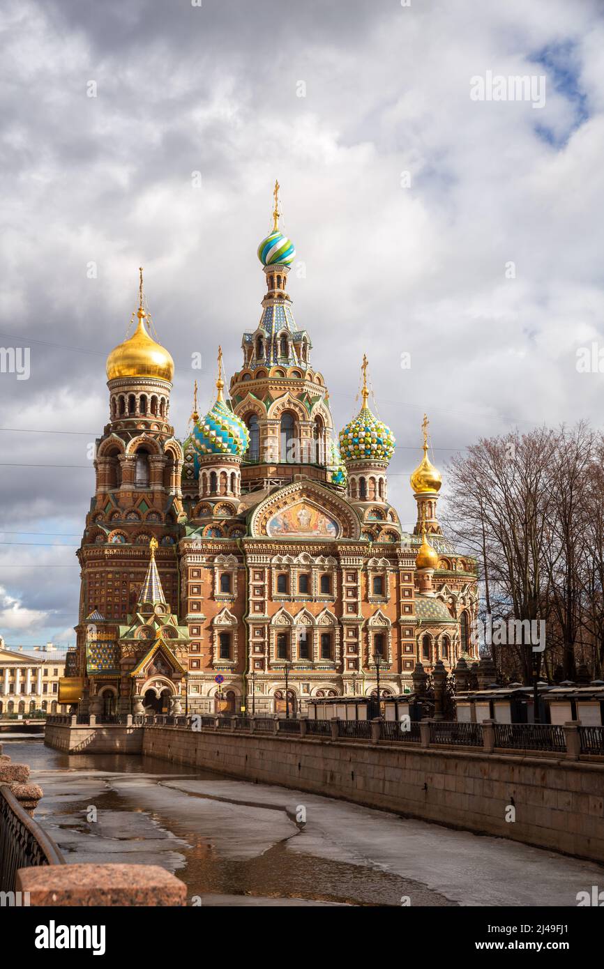 Kirche des Erlösers auf vergossenen Blut (Spas-na-Krovi) von der Morgensonne beleuchtet, St. Petersburg, Russland Stockfoto