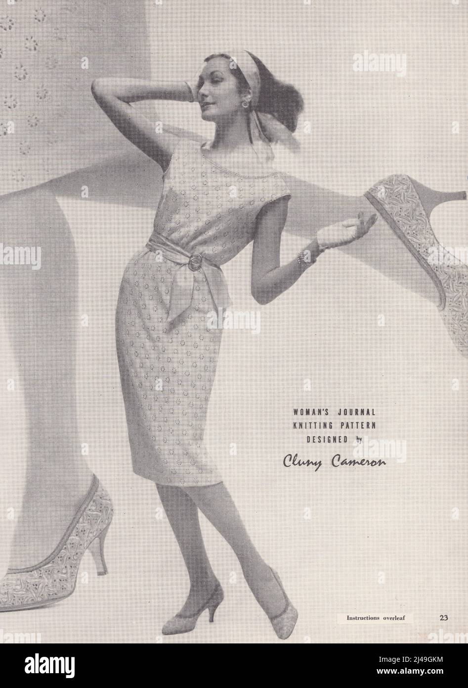 Vintage Mode Fotografie Vintage Kleid Schuhe Taschen Sandalen vintage posiert Retro Modell Magazin Seite 1960s Stockfoto