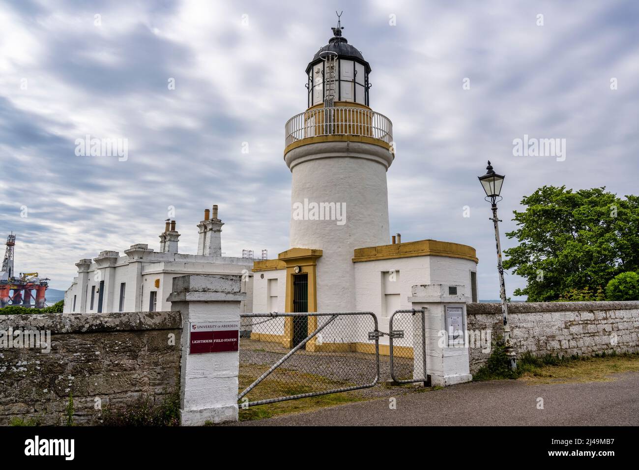 Stillgelegter Cromarty Leuchtturm in der Küstenstadt Cromarty auf der Schwarzen Insel in Ross und Cromarty, Highland, Schottland, Großbritannien Stockfoto