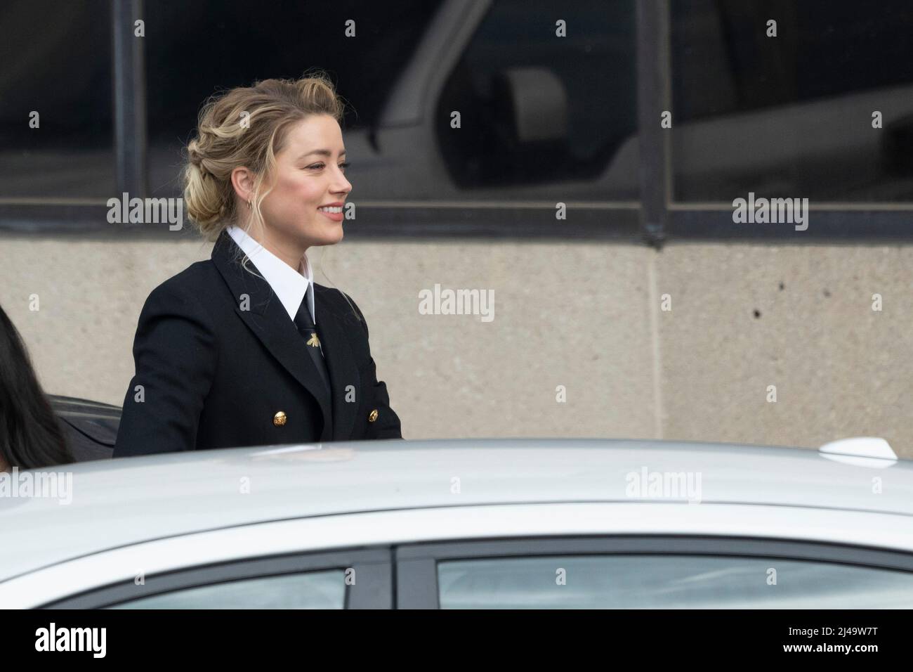 Fairfax, VA - 13. April 2022, - der Schauspieler Amber Heard kommt wegen des Anti-Diffamierungsverfahrens von Johnny Depp im Fairfax County Courthouse an. Foto: Chris Kleponis/Sipa USA Stockfoto