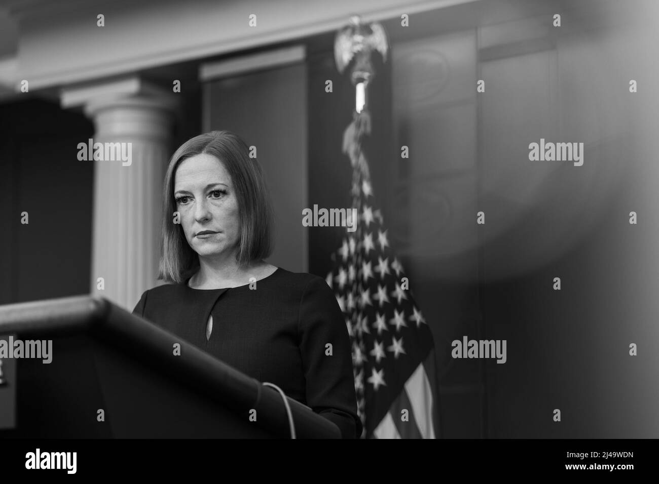 Der Pressesprecher Jen Psaki hält am Mittwoch, den 23. Februar 2022, im James S. Brady Press Briefing Room des Weißen Hauses eine Pressekonferenz ab. (Offizielles Foto des Weißen Hauses von Cameron Smith) Stockfoto