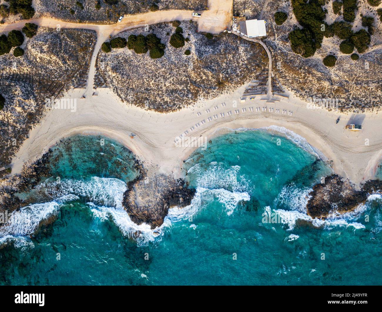 Luftaufnahme des Naturparks Ses Salines Platja Playa de Levante Strand bei Sonnenuntergang mittelmeer beste Strände, Formentera Balearen, Spanien Stockfoto