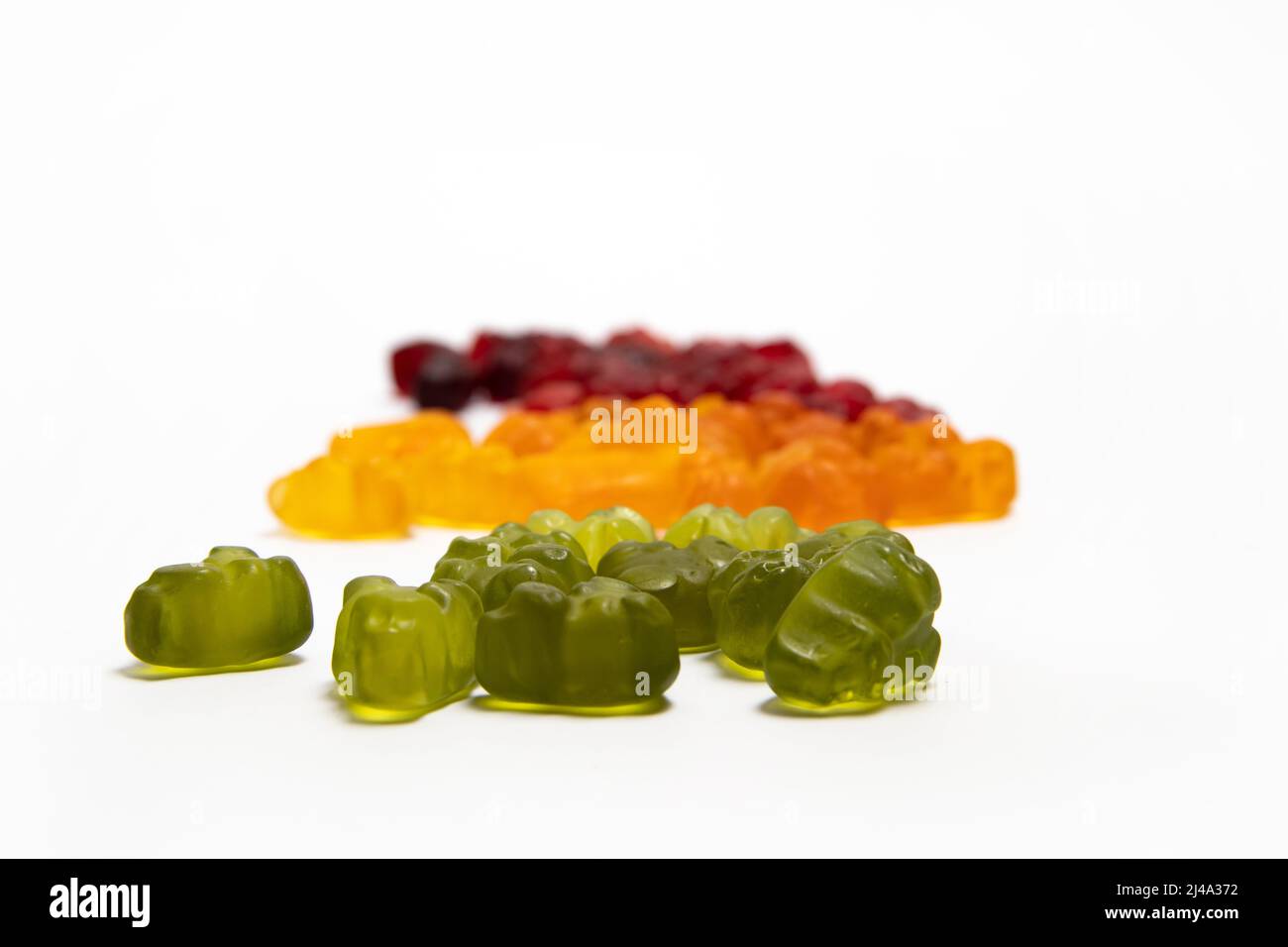 Bunte Gummy Süßigkeiten auf weißem Hintergrund Stockfoto