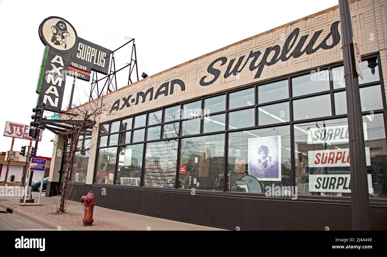 AX-man Surplus Store verkauft sehr interessante und ungewöhnliche Artikel. St. Paul Minnesota, USA Stockfoto