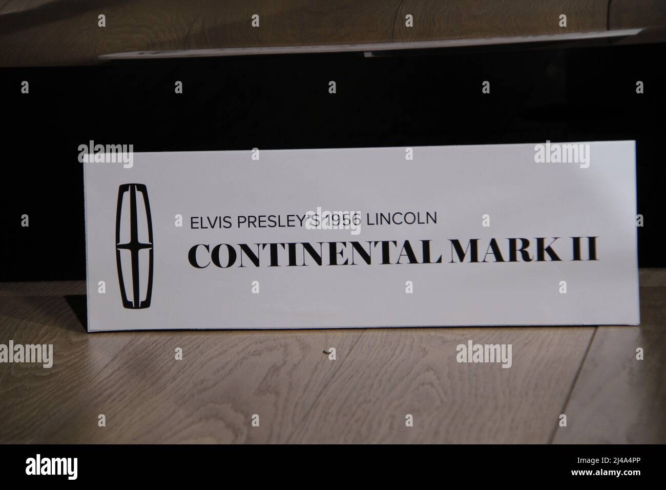 New York, USA. 13. April 2022. (NEU) Elvis PresleyÃ¢â‚¬â„¢Lincoln Continental Mark II 1956 auf der New York International Auto Show 2022. 13. April 2022, New York, USA: Elvis PresleyÃ¢â‚¬â„¢s 1956 Lincoln Continental Mark II wird vom 15. Bis 24. April auf der 2022 New York International Auto Show im Javits Center in New York für die Öffentlichkeit ausgestellt, während sie am 13. Und 14. April für die Medien geöffnet wurde. NYC verlangt keine Impfungen und Gesichtsmasken mehr für Teilnehmer (Medien, Industrie & Öffentlichkeit) und Aussteller. Kredit: ZUMA Press, Inc./Alamy Live Nachrichten Gutschrift: ZUMA Press, Inc./Alamy Live Nachrichten Stockfoto