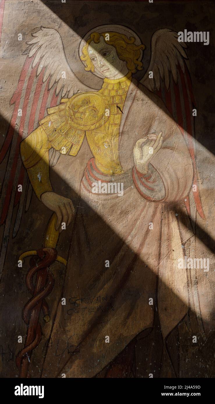 Turin, Italien - 19. März 2022: Fresko mit Michael dem Erzengel im mittelalterlichen Dorf Turin. Stockfoto
