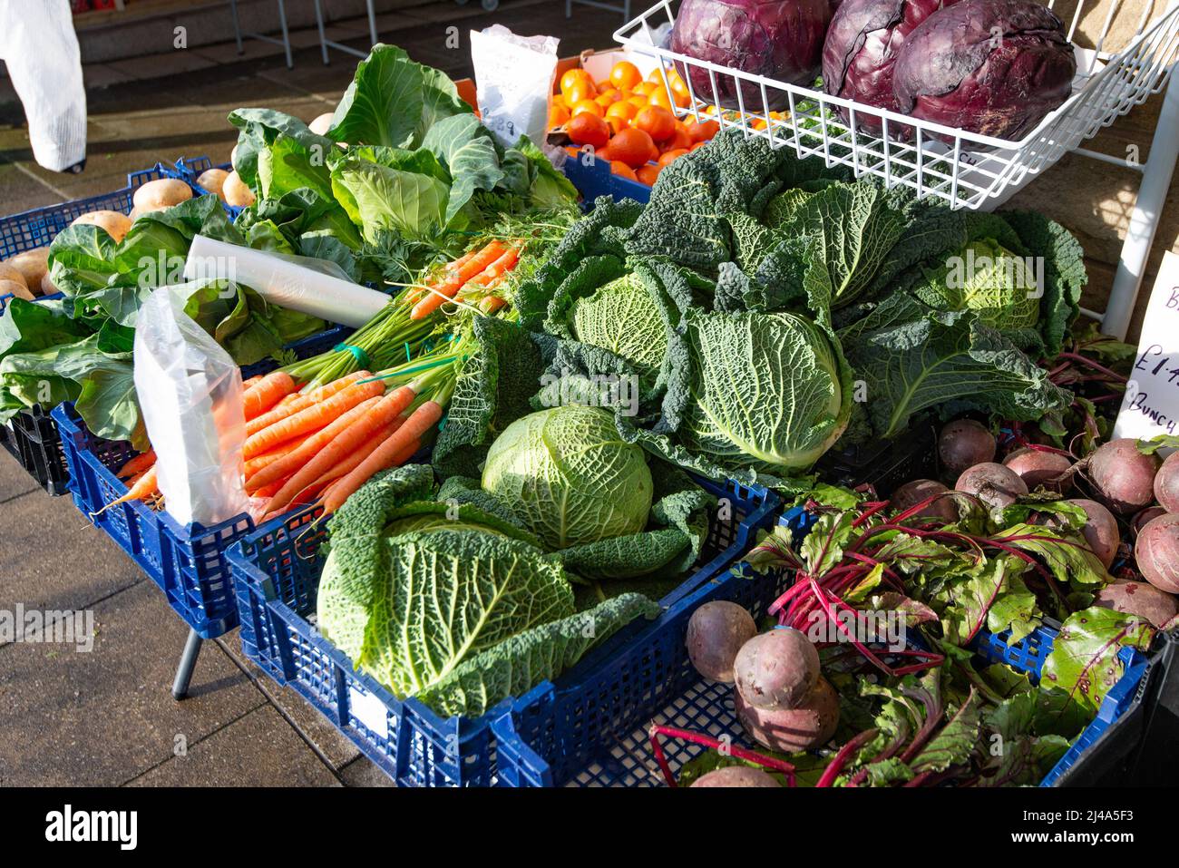 Gemüse auf einem Marktstand, Clitheroe Market, Clitheroe, Lancashire, Großbritannien. Stockfoto